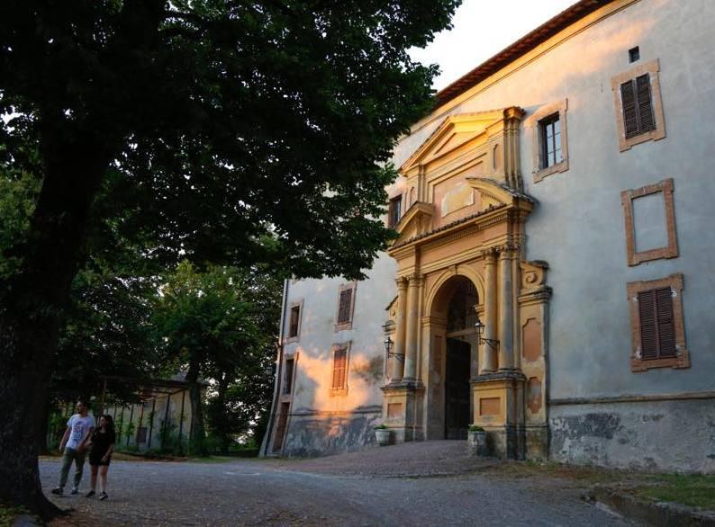 Guiglia, nel cortile del castello il “Mercatino del riciclo” 
