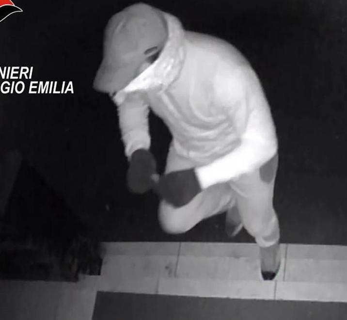 Reggio Emilia, spari e pizzo contro le pizzerie: ora indaga l’Antimafia 