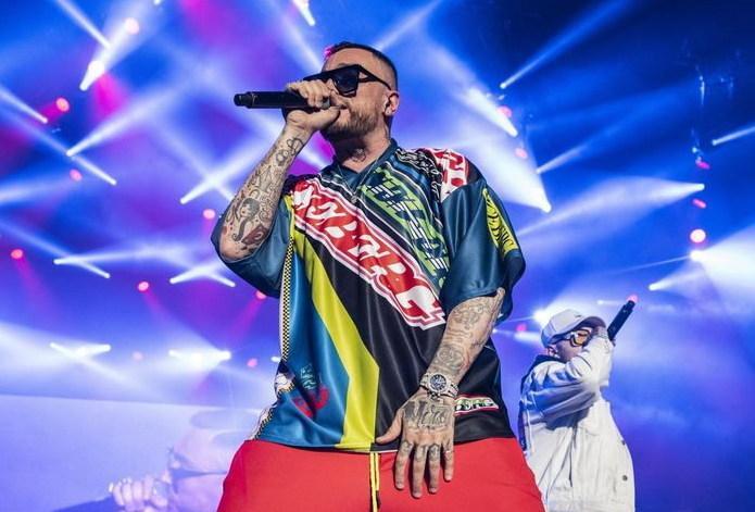 Suoni trap e latini: sul palco del Vox Guè Pequeno col suo “Sinatra” 