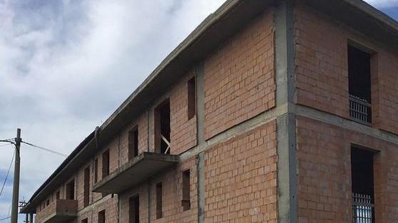 Tredici alloggi residenziali al posto di fondi artigianali nell’edificio sull’Aurelia