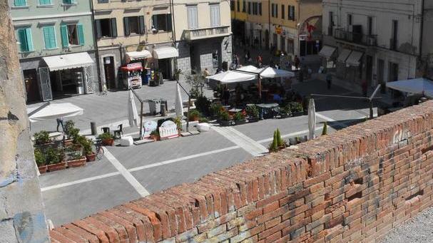 Fa parkour sulle Mura e cade nel vuoto: dramma sfiorato per un diciassettenne