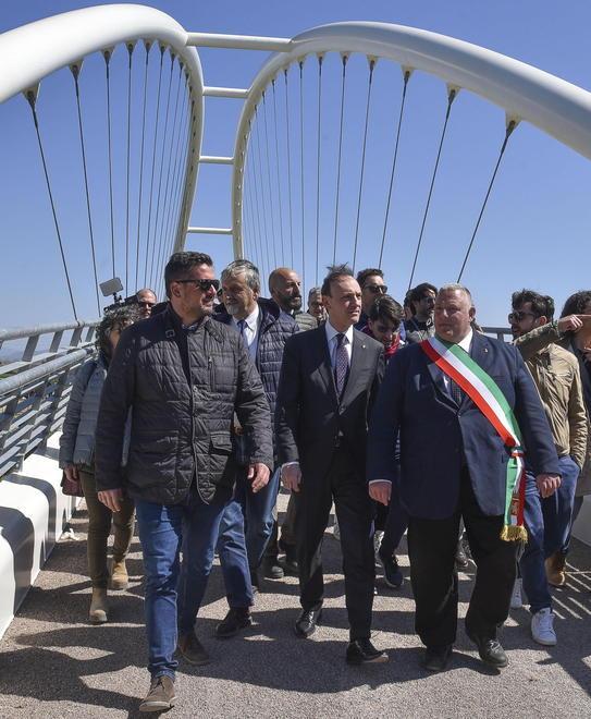 La ciclopista Tirrenica “guada” un fiume Inaugurato sull’Ombrone il ponte Bellucci 