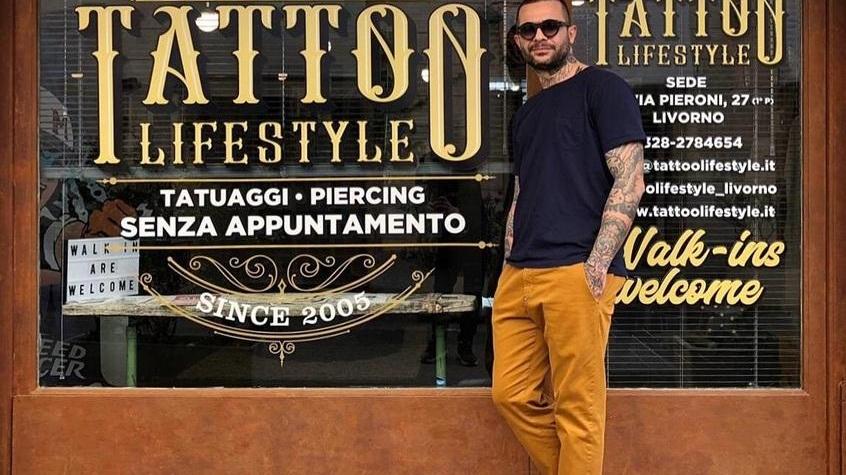 Allarme tumori per i tatuaggi «Ma quei 9 colori qui non li usiamo»