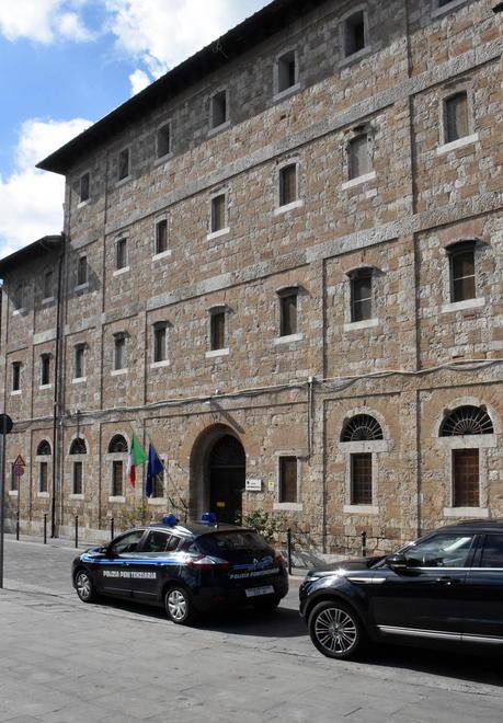 L'allarme: «Vogliono chiudere il carcere di via Saffi» 