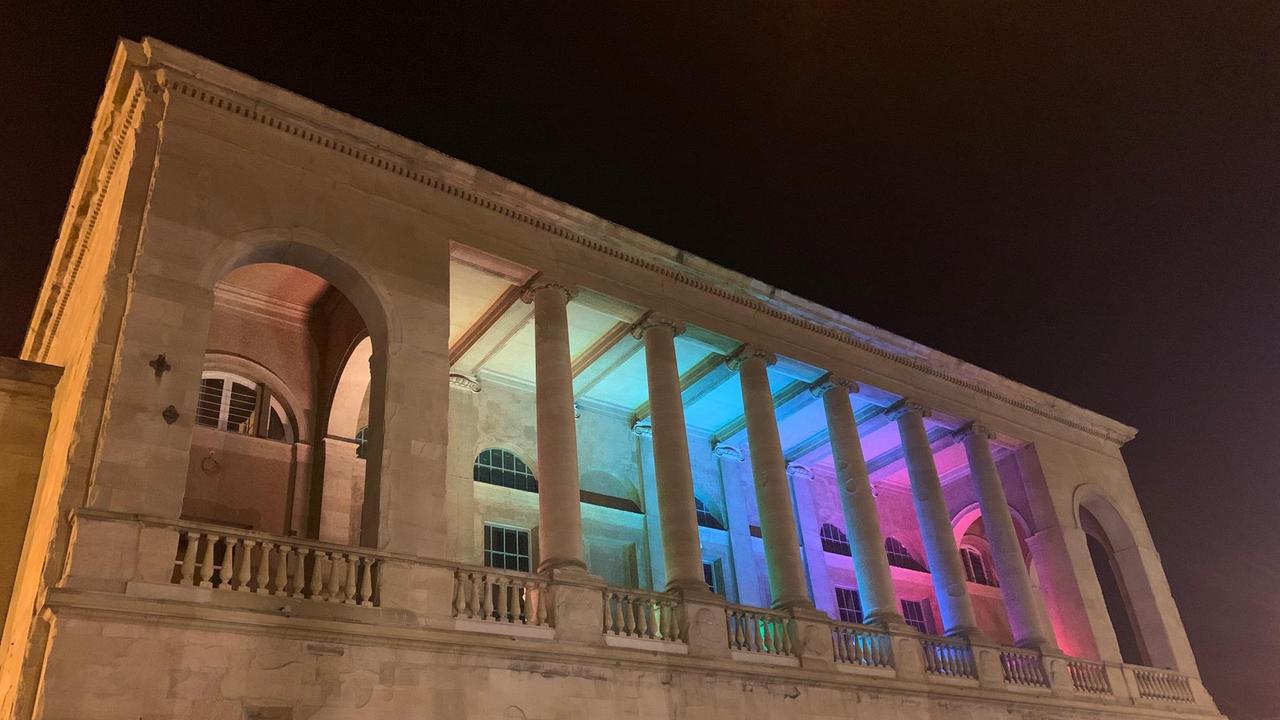 L'edificio del Cisternino con i colori dell'arcobaleno