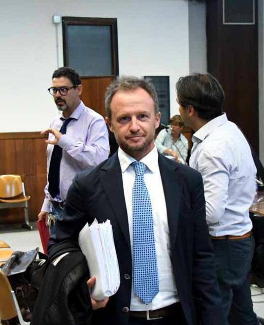 Botte alla sorella più grande, ma lei non può testimoniare