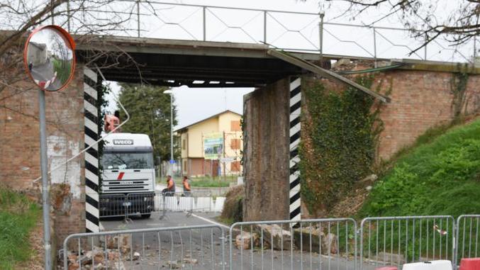Cavriago, un ponte provvisorio da 300mila euro per riaprire la Reggio - Ciano entro il 22 aprile