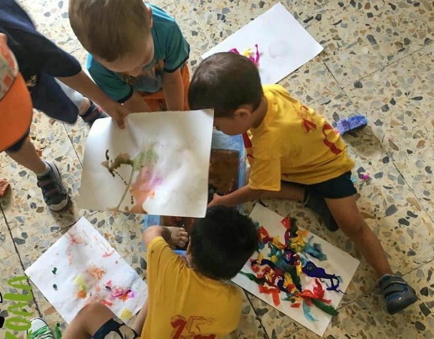 Una delle attività con i bambini di Koalaludo (foto concessa dalla cooperativa)