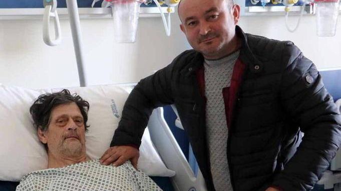 Non risponde al campanello l’amico lo salva da un infarto,