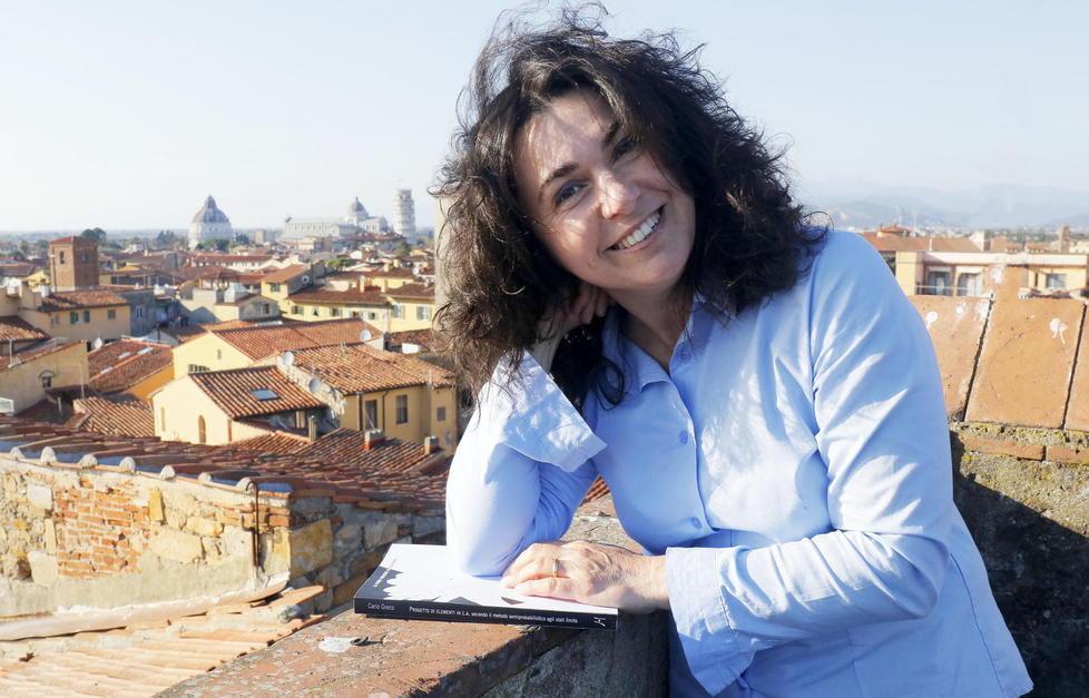 Tra l’ombelico e lo sterno qualcosa si muove C’è un bel fatto di nera: Alzati e corri, direttora 