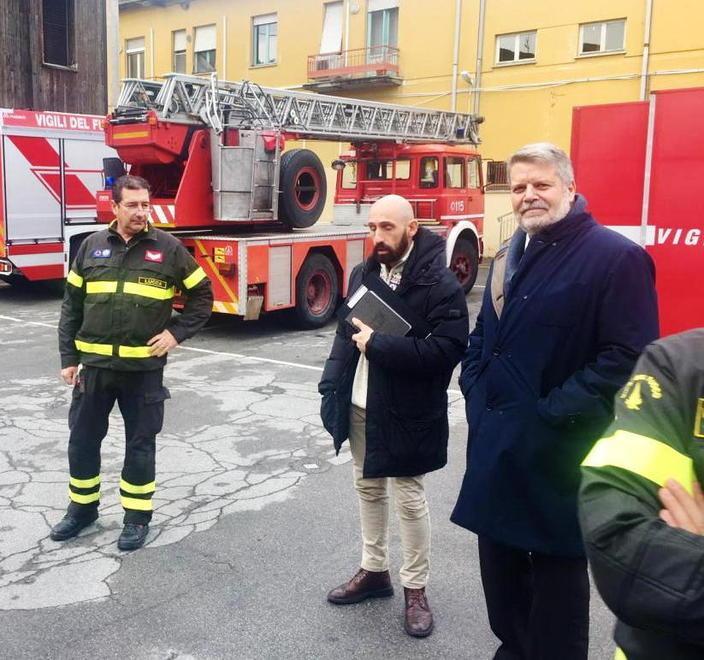 Piovono pezzi di amianto nella cucina dei vigili del fuoco