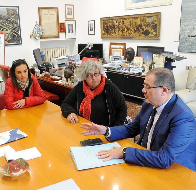 Scuola materna S. Francesco Tremila firme per il sindaco 