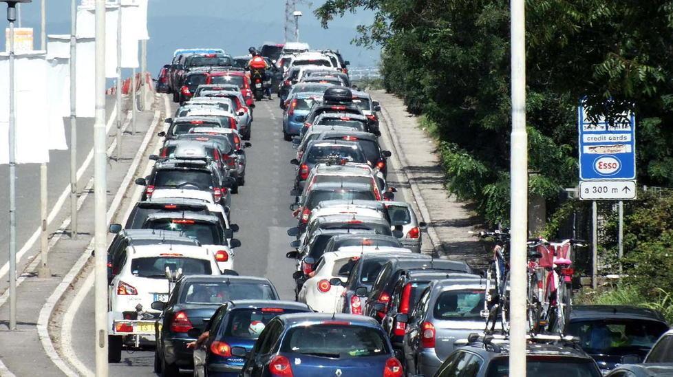 Traffico estivo, tra le soluzioni più agenti nei punti nevralgici 