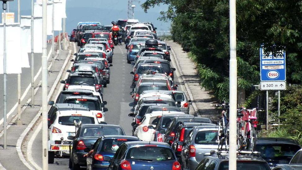 Traffico estivo, tra le soluzioni più agenti nei punti nevralgici