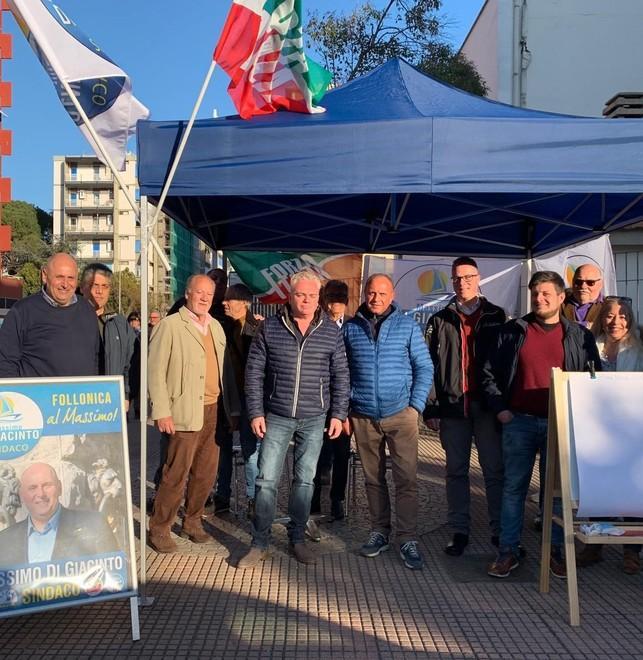 Il gazebo di Di Giacinto in via Litoranea