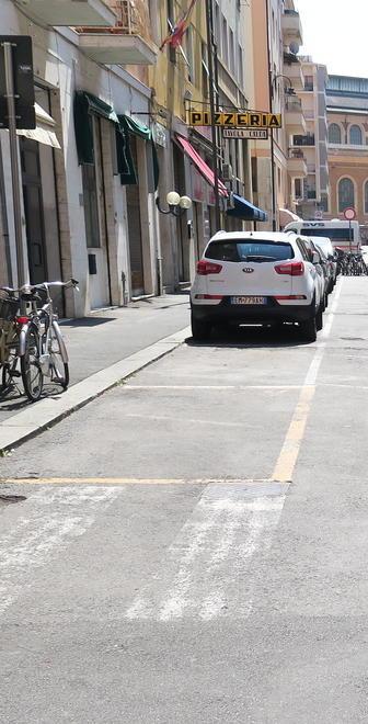 Ecco altre strisce blu in centro e arrivano nuovi divieti di sosta 