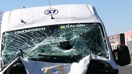 Portavalori coinvolto in uno scontro, due feriti
