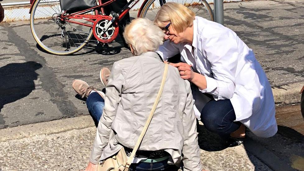 Malore davanti alla Posta