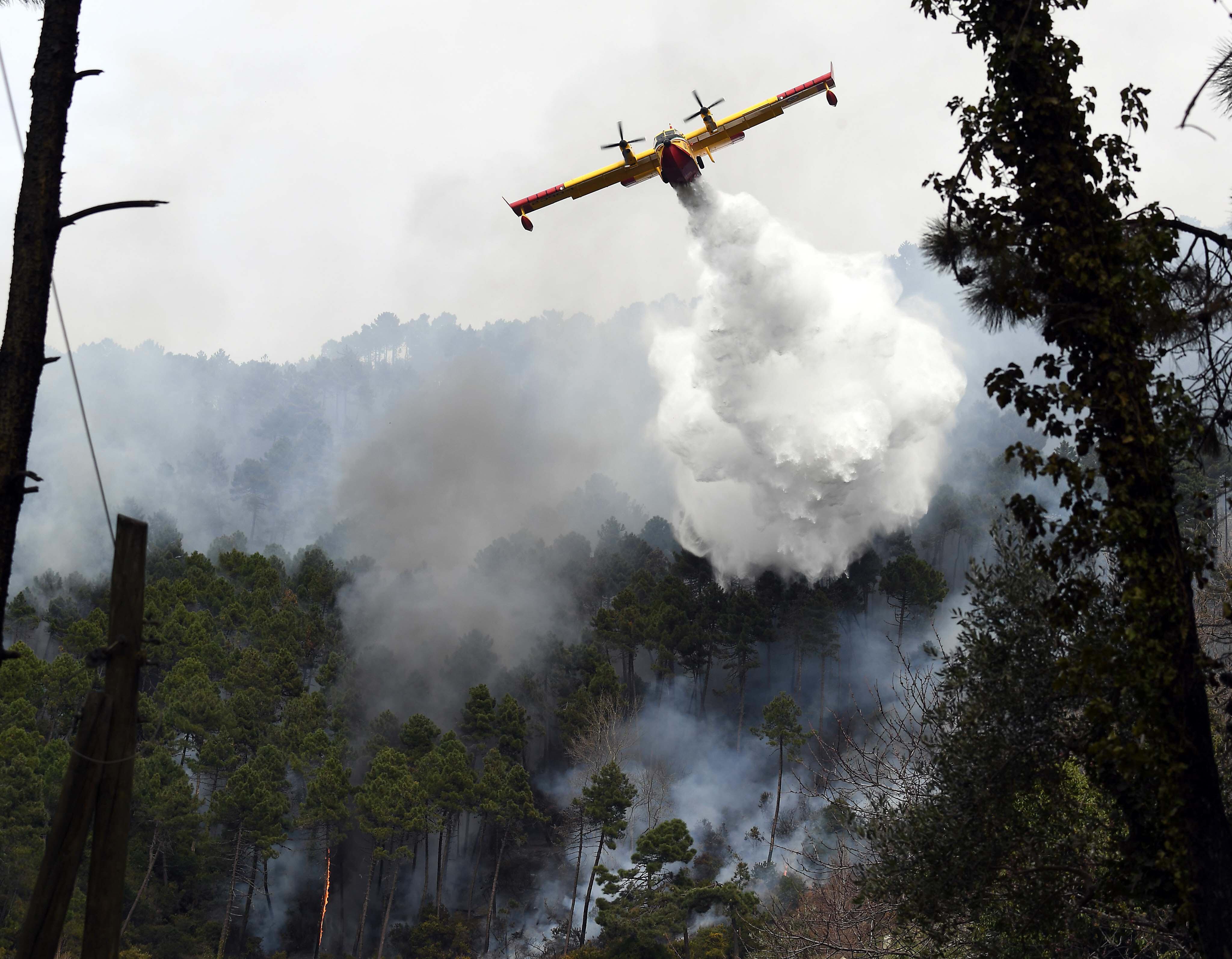 Bruciano i boschi di Lugliano: partito il Canadair
