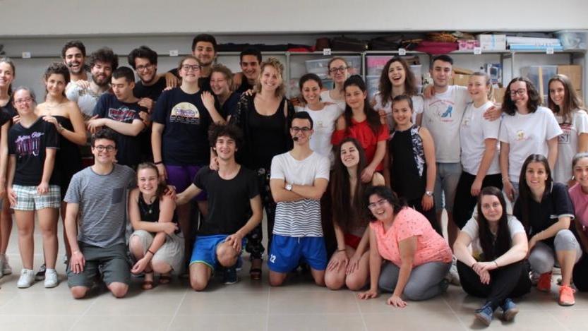 La compagnia al completo