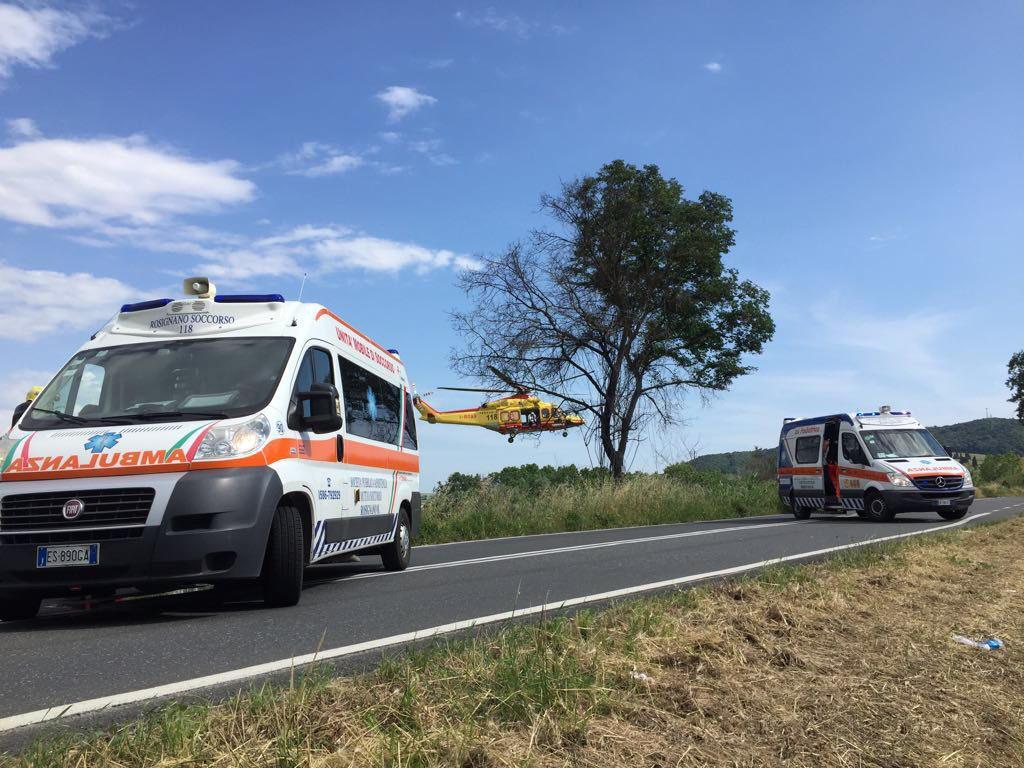 Ambulanze di Rosignano intervenute su un incidente stradale (archivio)