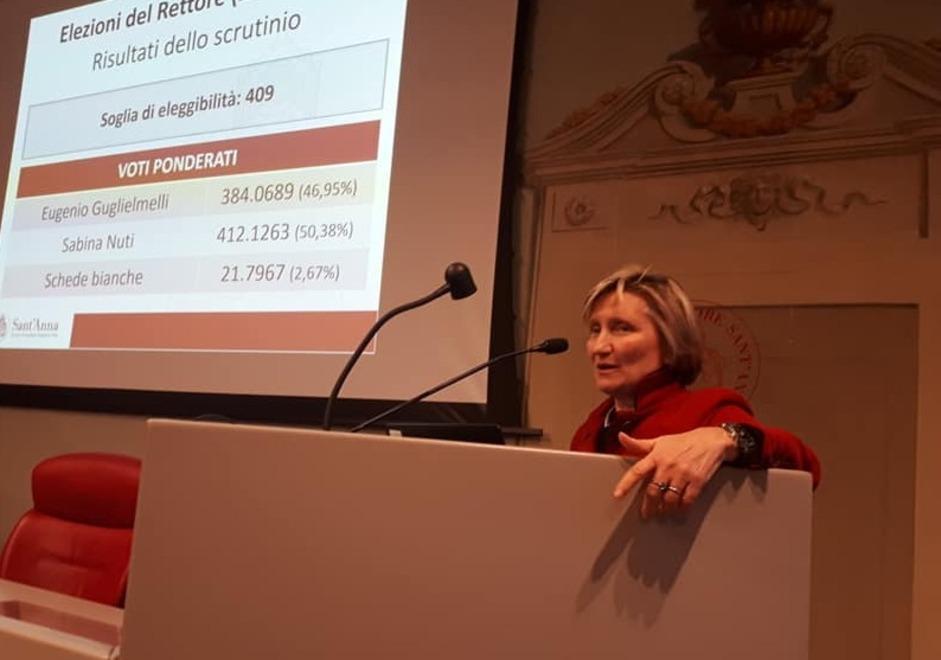La professoressa Sabina Nuti nell’aula magna del Sant’Anna pochi minuti dopo l’ufficializzazione della sua elezione a rettrice