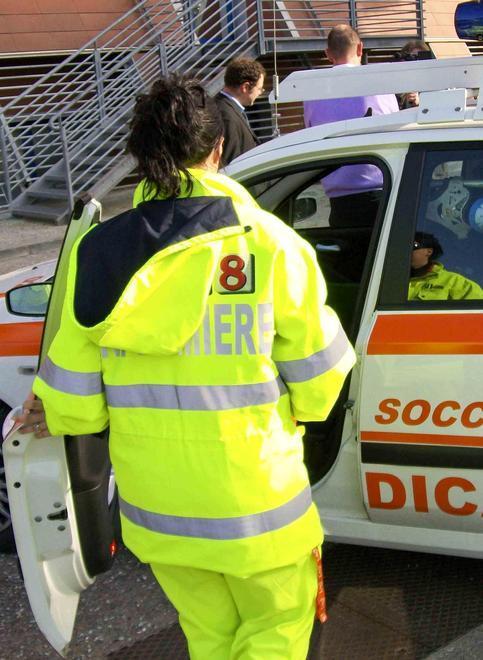 L’auto medica c’è, ma solo per 12 ore: la notte l’ambulanza è senza infermiere 