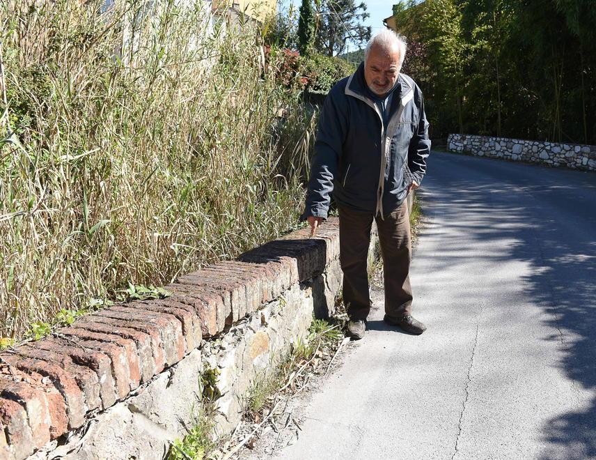 Zone senza rete fognaria «Diteci almeno perché» 