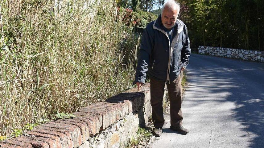 Zone senza rete fognaria «Diteci almeno perché»