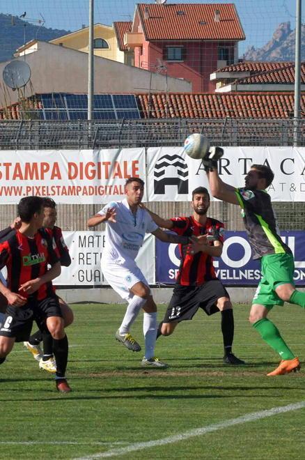 Infinita Lucchese Un gol di Sorrentino per sbancare Olbia 