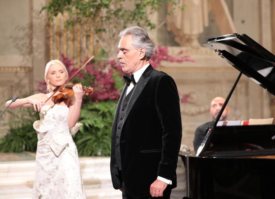 Andrea Bocelli durante la sua esibizione al Quirinale in occasione della visita in Italia del presidente cinese Xi Jinping