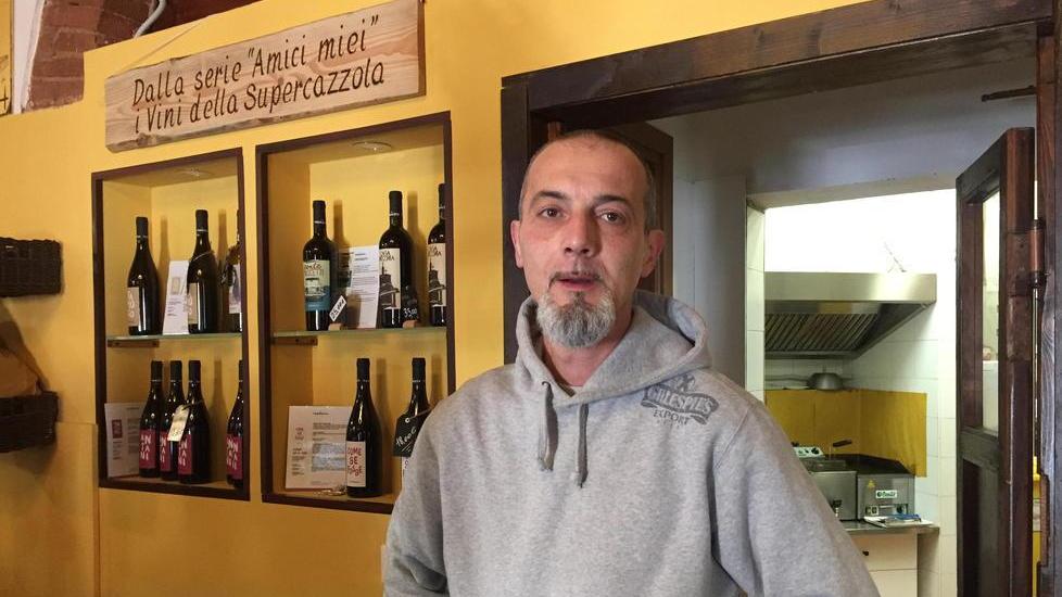 Rubano il fondo cassa della Polenteria Livornese dopo aver mangiato i dolci