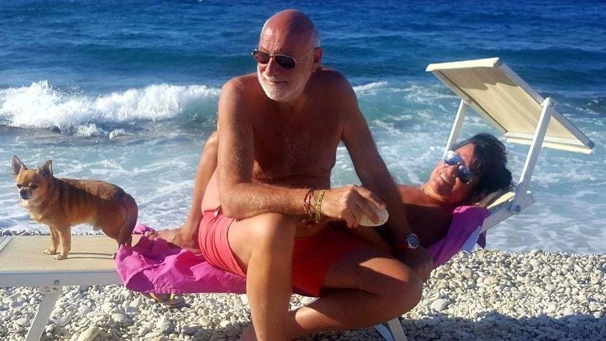 Giorgio Parra con la moglie Cristiana Malloggi e il cane Lapo