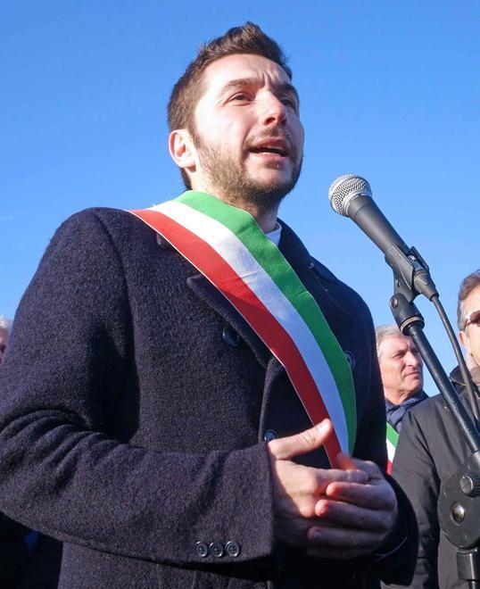 Il sindaco ex Pd cerca candidati su Facebook 