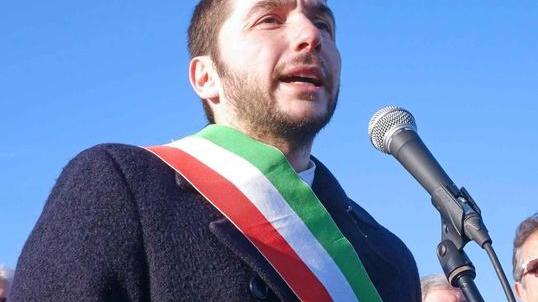 Il sindaco ex Pd cerca candidati su Facebook
