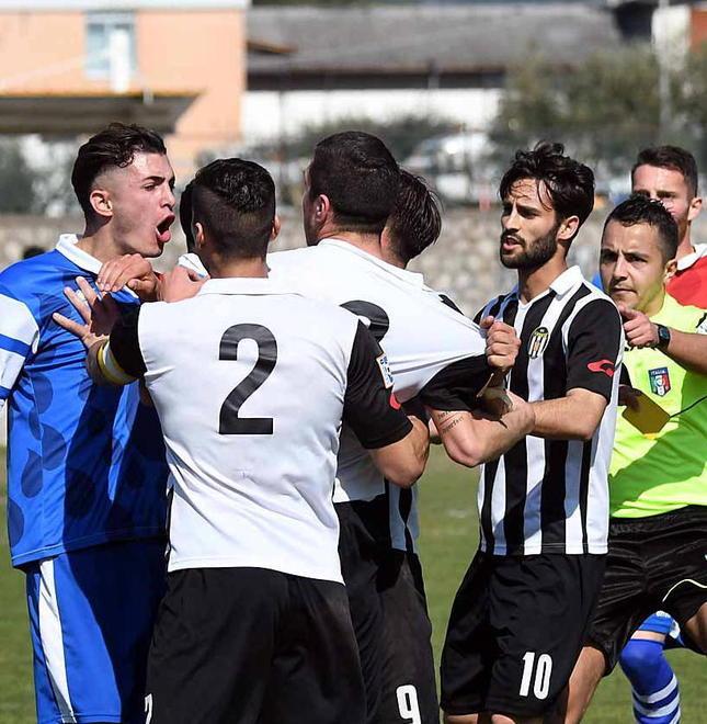 La Massese rimane in dieci, il Gavorrano ne approfitta 