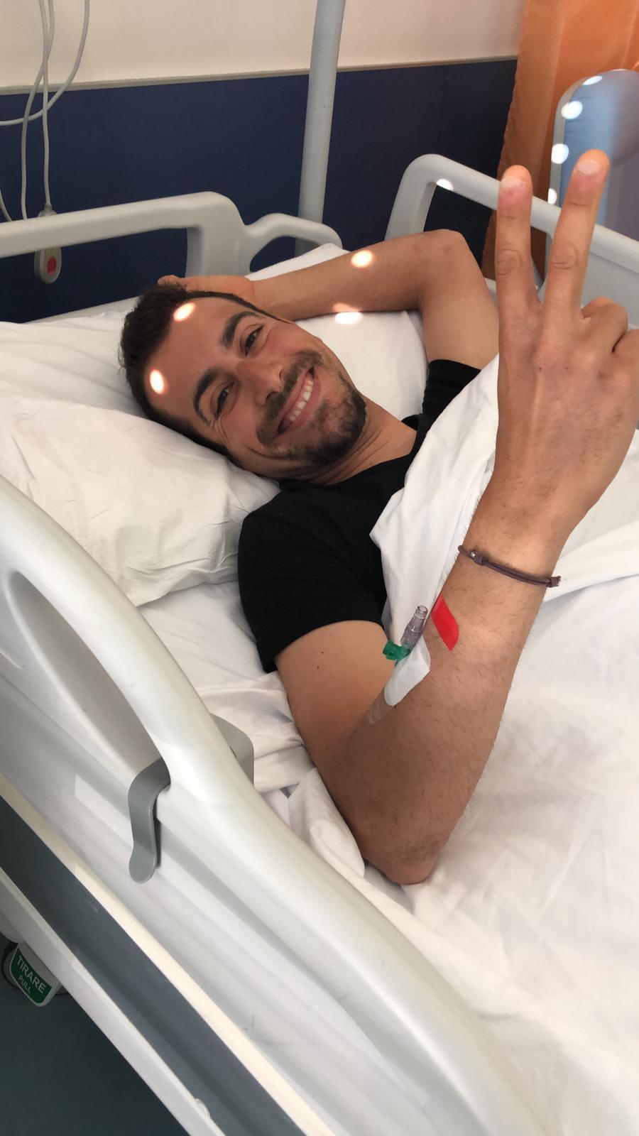 Fabio Aru dopo l'intervento chirurgico nell'ospedale di Prato