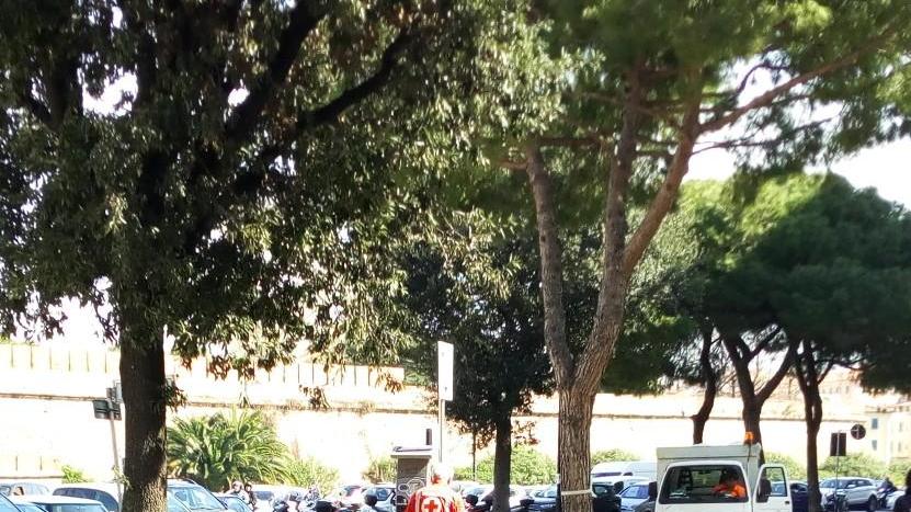 L'intervento dei volontari della Croce rossa italiana di Livorno