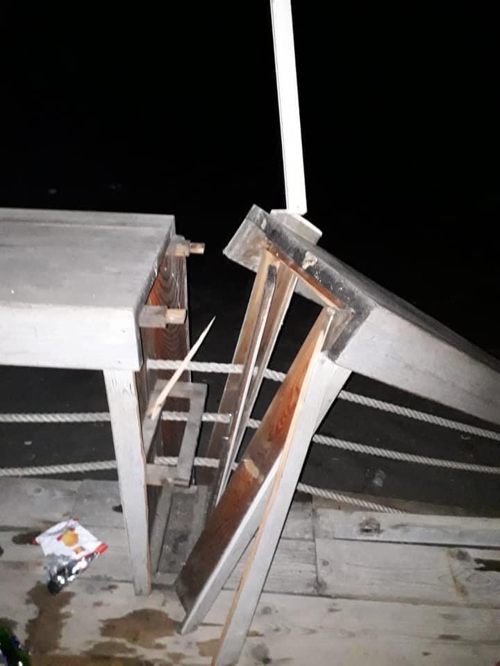 La struttura distrutta dai vandali