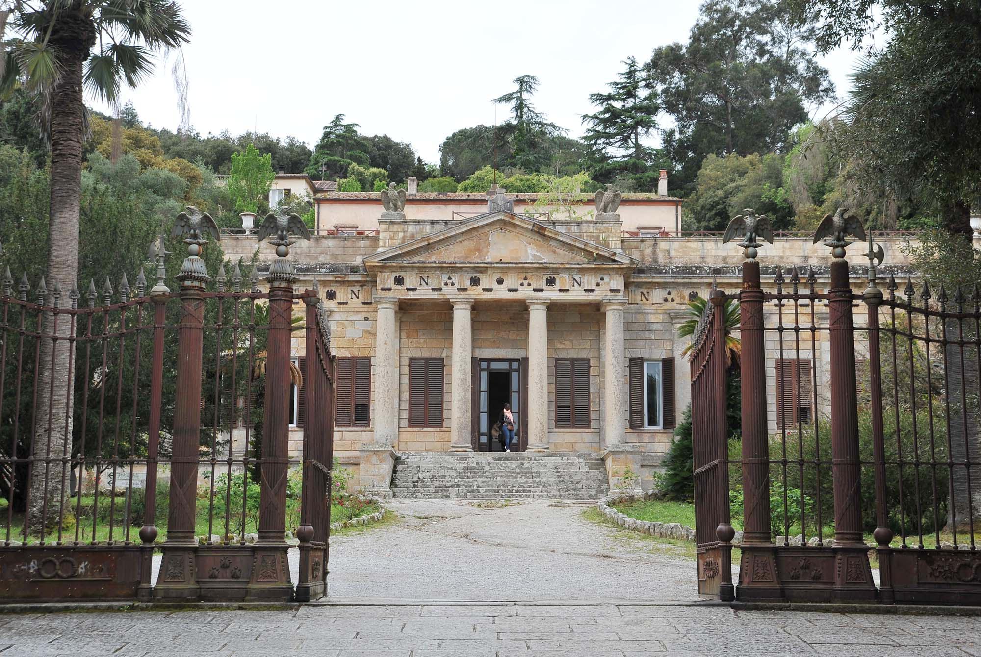 La Villa è a corto di custodi, ridotti gli orari d’apertura