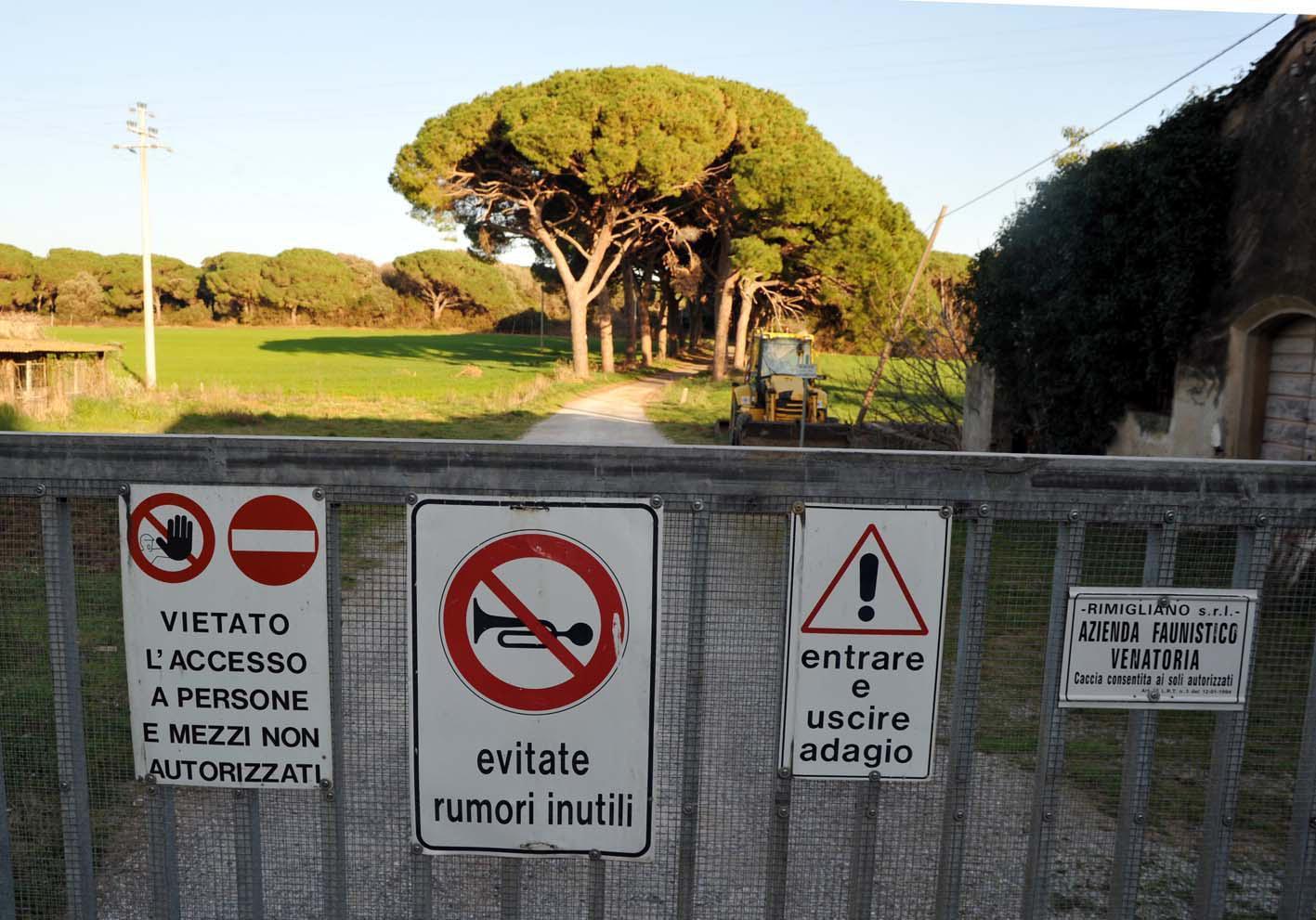 Uno degli ingressi alla Tenuta di Rimigliano, l’area agricola di 540 ettari che si estende sul lato a monte dell’omonimo parco naturalistico (foto Paolo Barlettani)