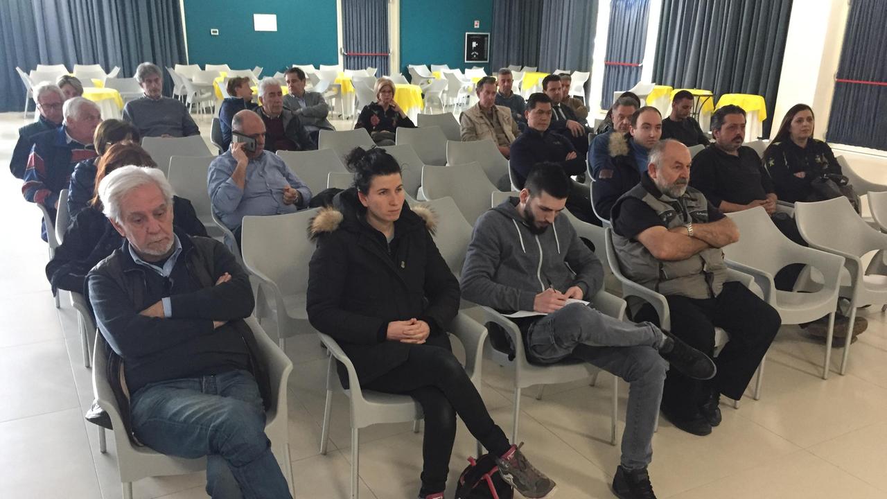 Alcuni imprenditori durante la riunione per il ponte di Lugnano