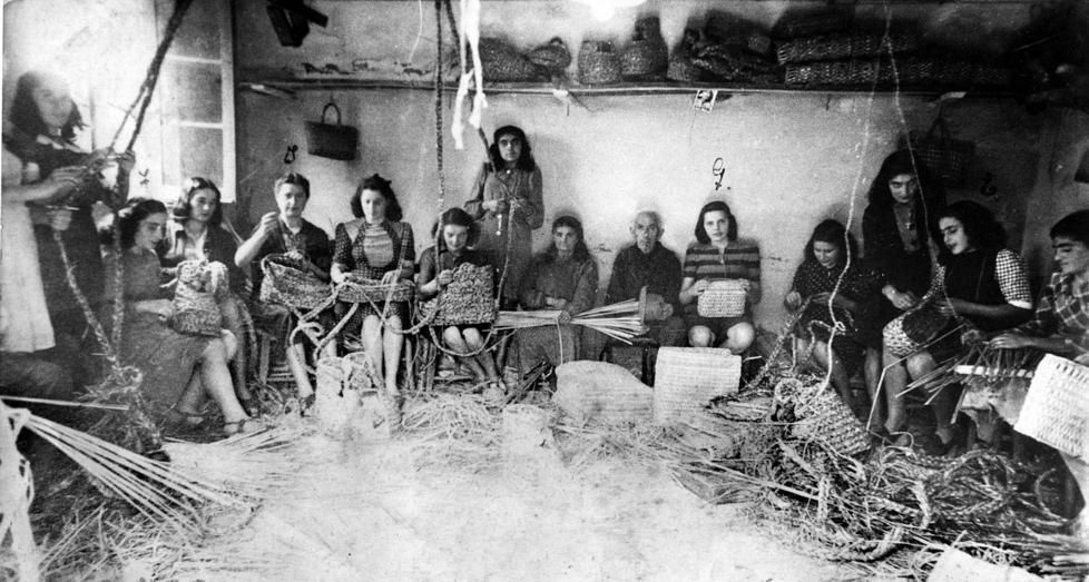Nonantola, le botteghe raccontano le famiglie e mezzo secolo di storia 