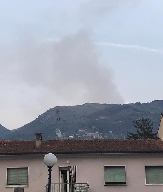 Bruciano sterpaglie Incendio al Piglione 