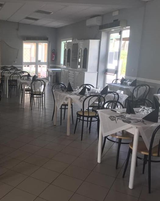 Ristopizza del camping offre due posti in sala 