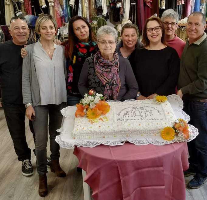 Grande torta per festeggiare la nuova sede della Pro Loco