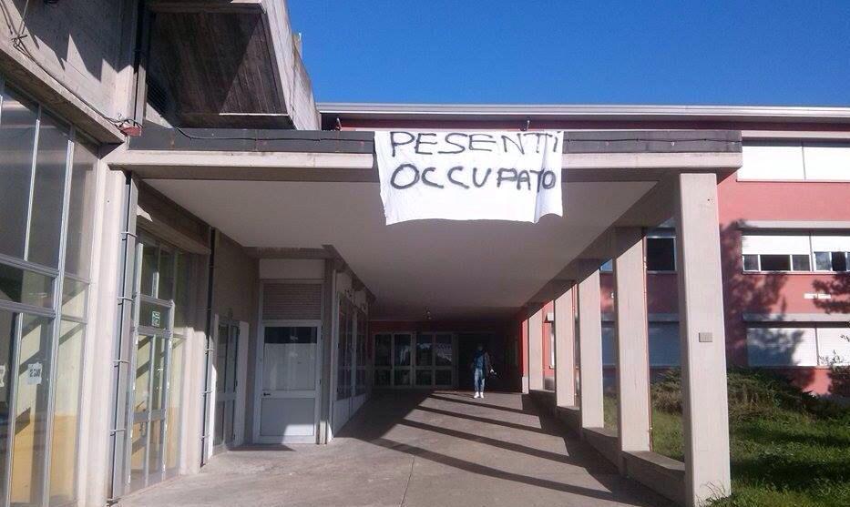 Occupazione al Pesenti i genitori chiedono sia fatta chiarezza