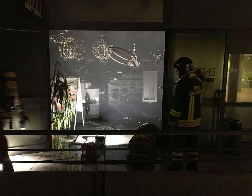 Rogo alla Superlamp I danni sono ingenti 