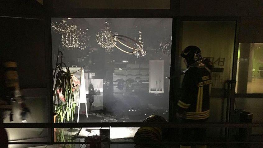 Rogo alla Superlamp I danni sono ingenti