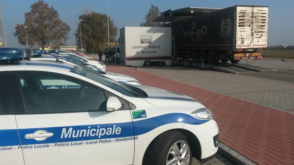 Modena, provoca incidente con feriti e fugge a piedi 